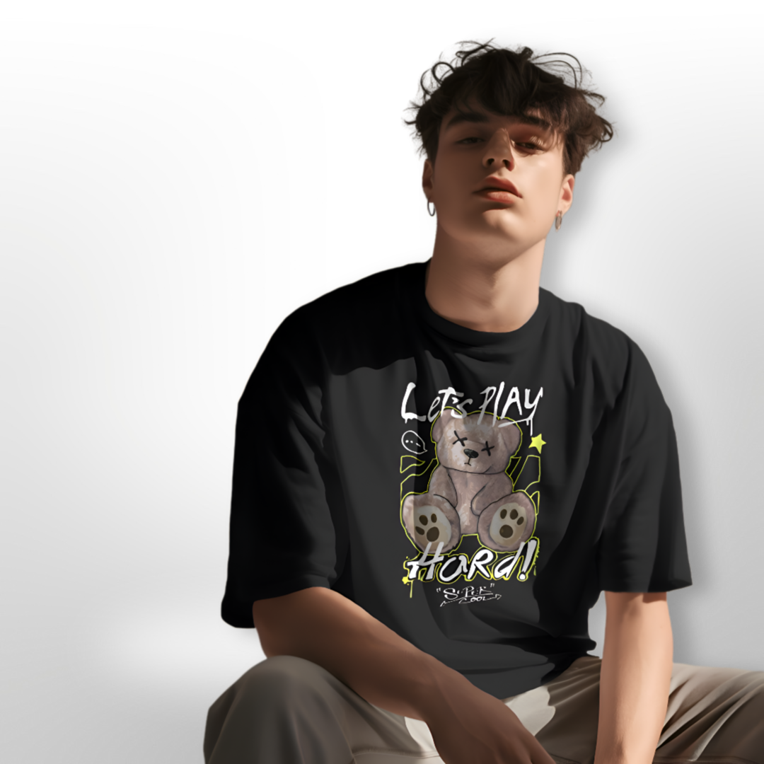 Rear view of the red oversized T-shirt, plain and roomy for comfortable movement.