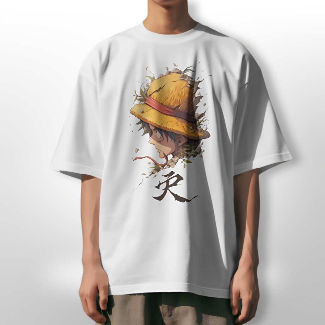 Fan of One Piece wearing the Kid Luffy T-shirt at a beach, mimicking Luffy’s pose.